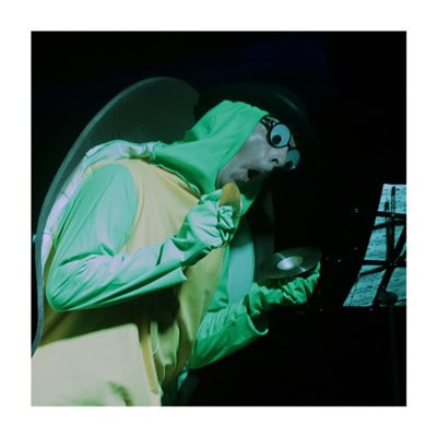 Henry Honu performing